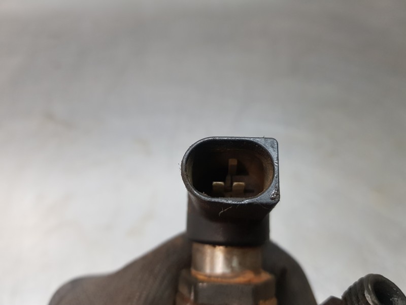 Recambio de inyector para citroen c5 berlina excusive referencia OEM IAM 9660334880  