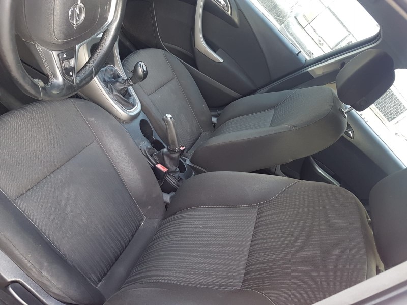 opel astra j sports tourer del año 2011