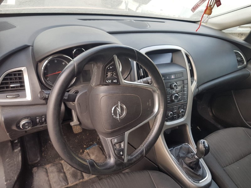 opel astra j sports tourer del año 2011