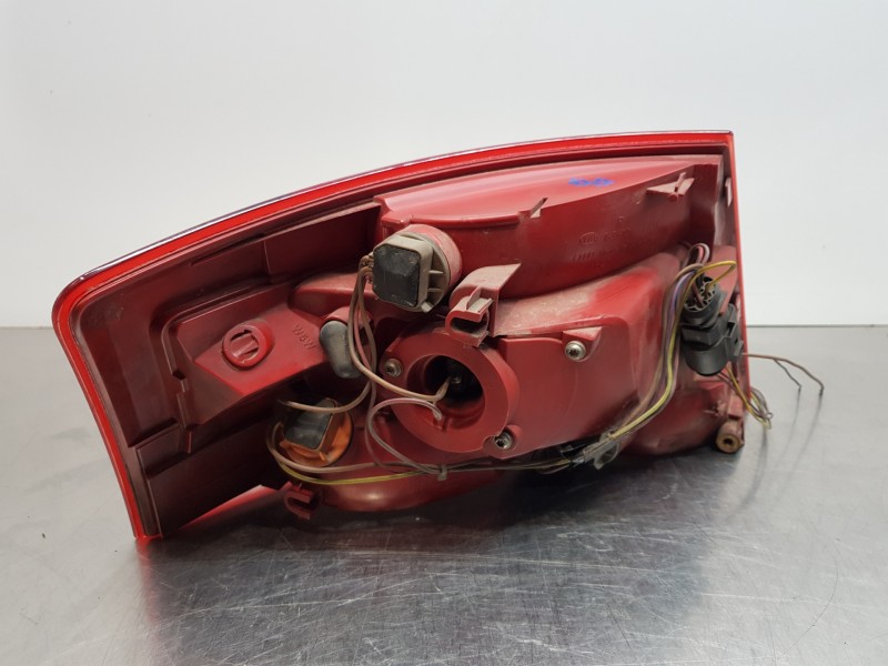 Recambio de piloto trasero derecho para audi a4 cabrio (8h) s line referencia OEM IAM 8H0945096C  