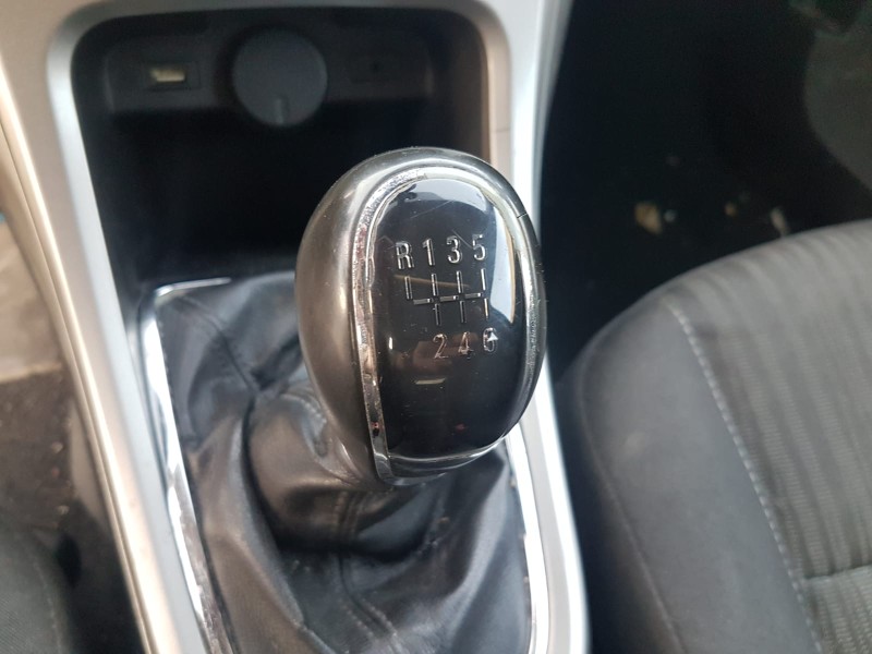 opel astra j sports tourer del año 2011