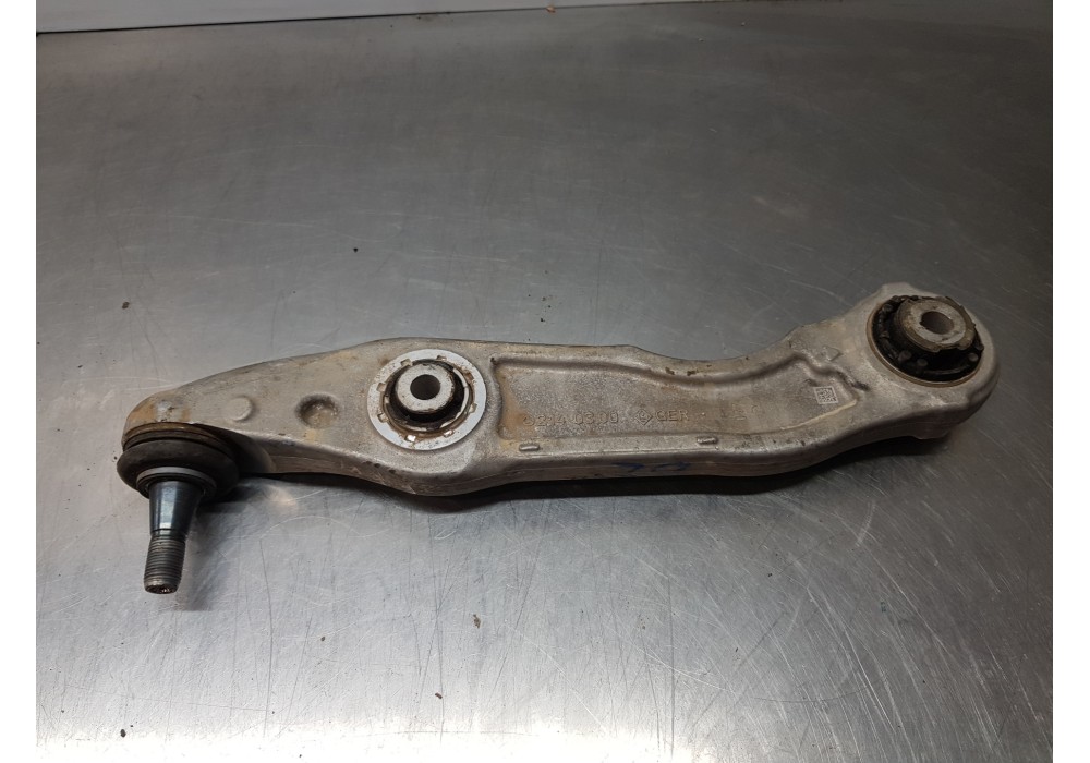 Recambio de brazo suspension inferior delantero izquierdo para mercedes clase c (w206) 220 d referencia OEM IAM A2363301300  