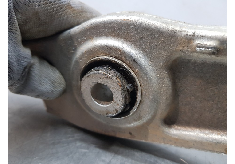 Recambio de brazo suspension inferior delantero izquierdo para mercedes clase c (w206) 220 d referencia OEM IAM A2363301300  