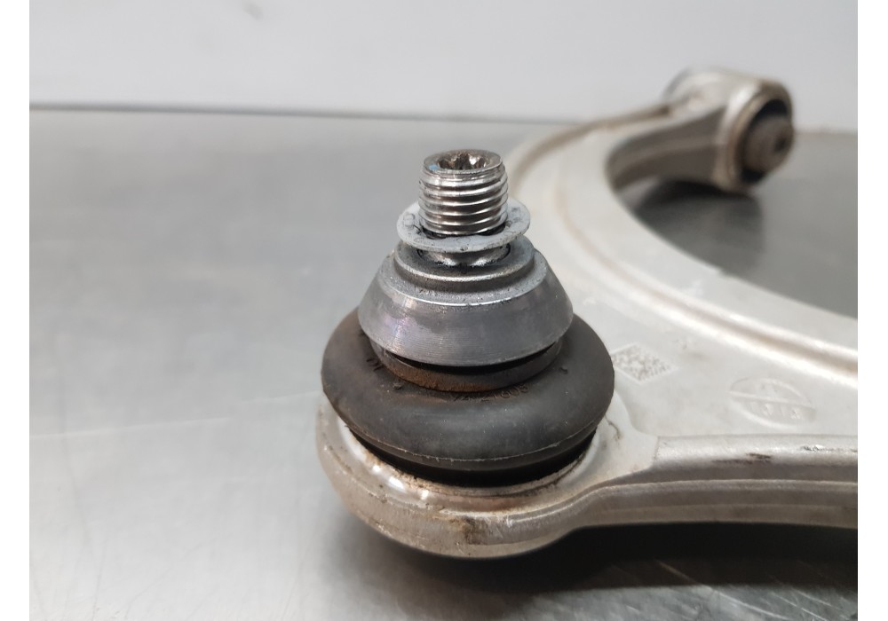 Recambio de brazo suspension superior delantero derecho para mercedes clase c (w206) 220 d referencia OEM IAM A2363300400  
