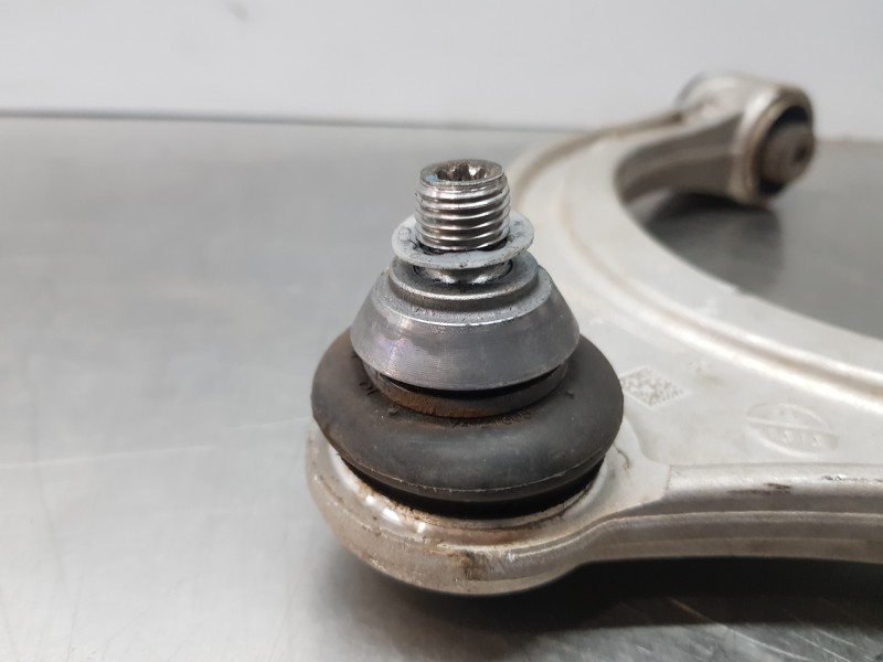 Recambio de brazo suspension superior delantero derecho para mercedes clase c (w206) 220 d referencia OEM IAM A2363300400  