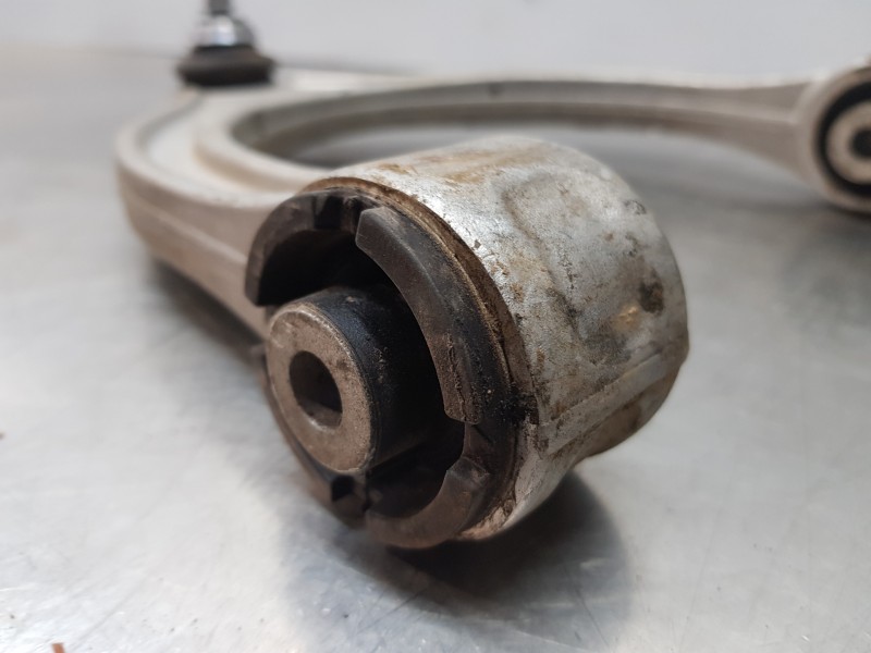 Recambio de brazo suspension superior delantero derecho para mercedes clase c (w206) 220 d referencia OEM IAM A2363300400  