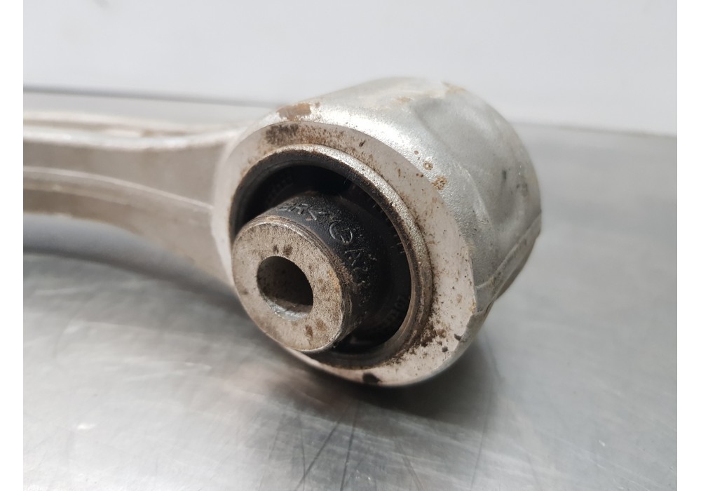 Recambio de brazo suspension superior delantero derecho para mercedes clase c (w206) 220 d referencia OEM IAM A2363300400  