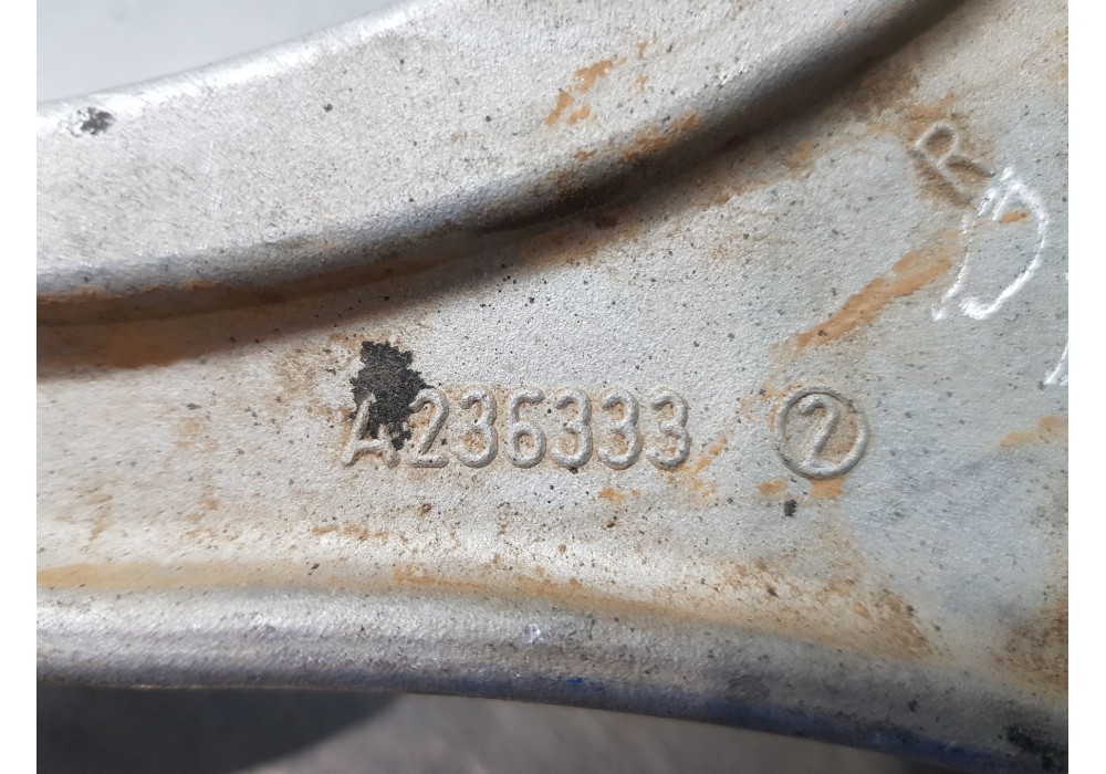 Recambio de brazo suspension superior delantero derecho para mercedes clase c (w206) 220 d referencia OEM IAM A2363300400  