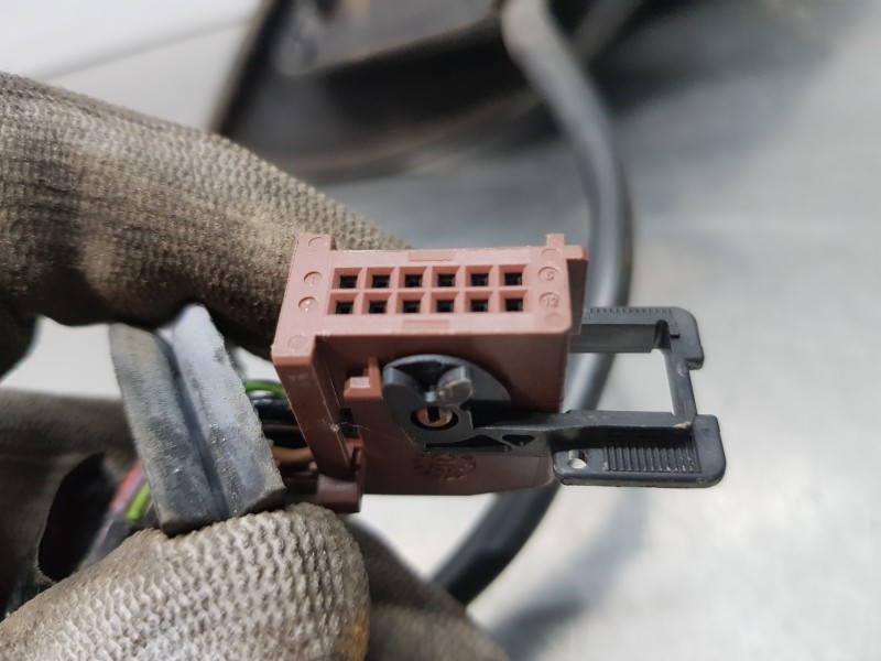 Recambio de retrovisor derecho para peugeot 407 st sport referencia OEM IAM 96457004XT  