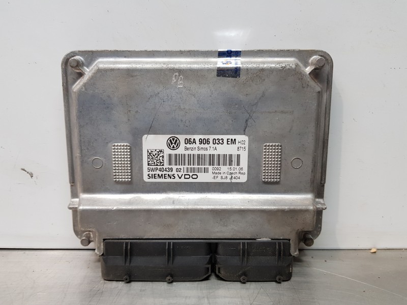 Recambio de centralita motor uce para volkswagen golf v berlina (1k1) highline referencia OEM IAM 06A906033EM  