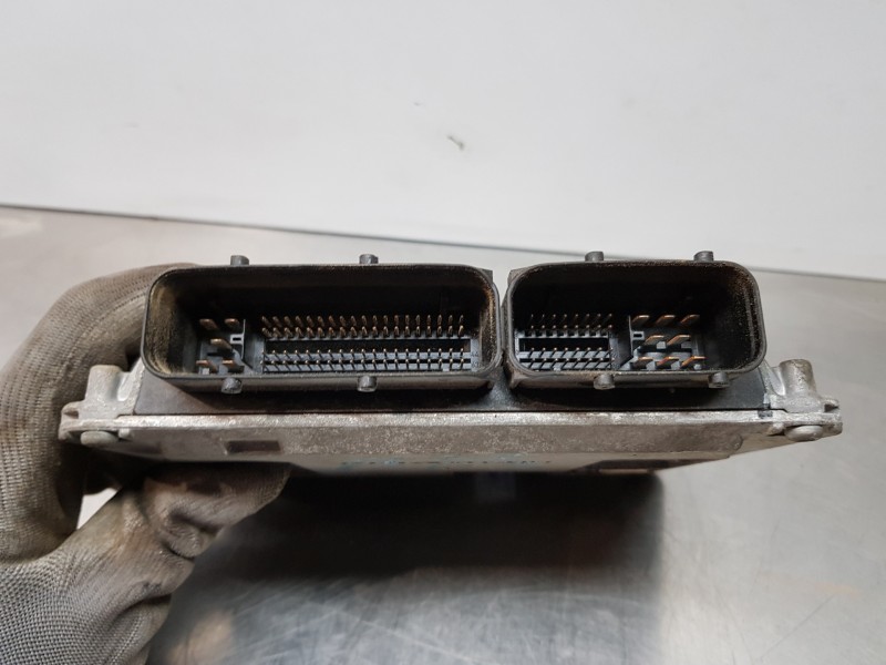 Recambio de centralita motor uce para volkswagen golf v berlina (1k1) highline referencia OEM IAM 06A906033EM  