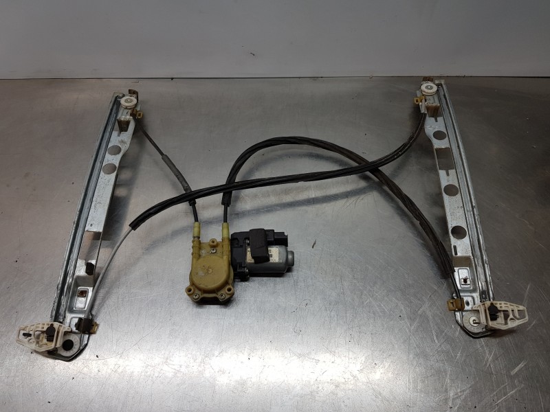 Recambio de elevalunas delantero derecho para renault megane ii berlina 3p emotion referencia OEM IAM 8201010927  