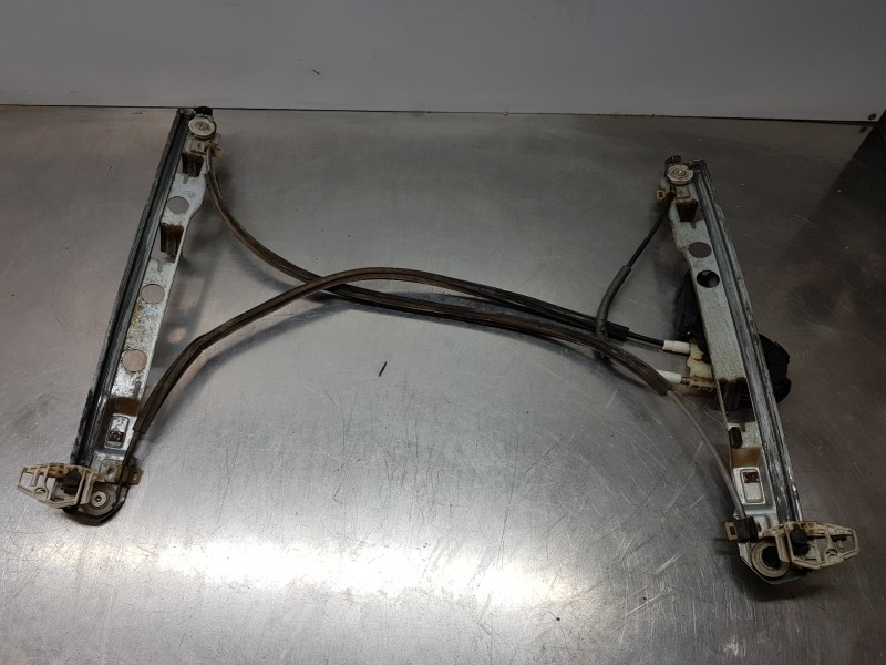 Recambio de elevalunas delantero izquierdo para renault megane ii berlina 3p emotion referencia OEM IAM 8201010929  