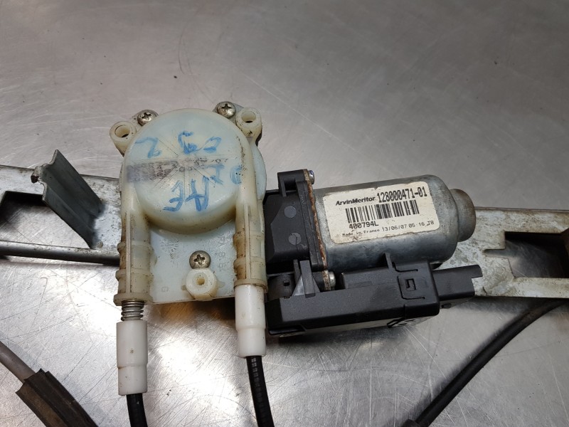 Recambio de elevalunas delantero izquierdo para renault megane ii berlina 3p emotion referencia OEM IAM 8201010929  