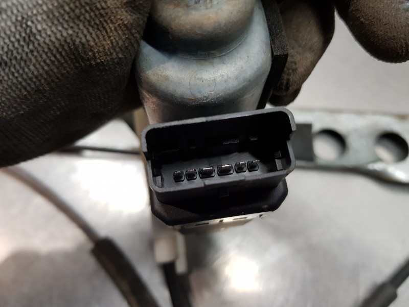 Recambio de elevalunas delantero izquierdo para renault megane ii berlina 3p emotion referencia OEM IAM 8201010929  