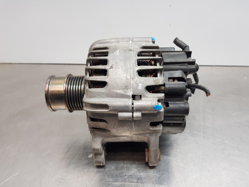 Recambio de alternador para volkswagen polo life referencia OEM IAM 04E903015  