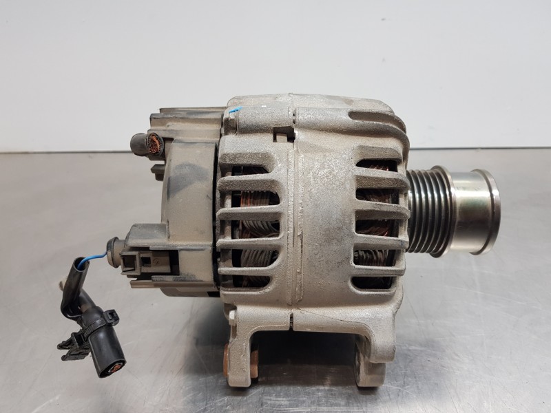 Recambio de alternador para volkswagen polo life referencia OEM IAM 04E903015  