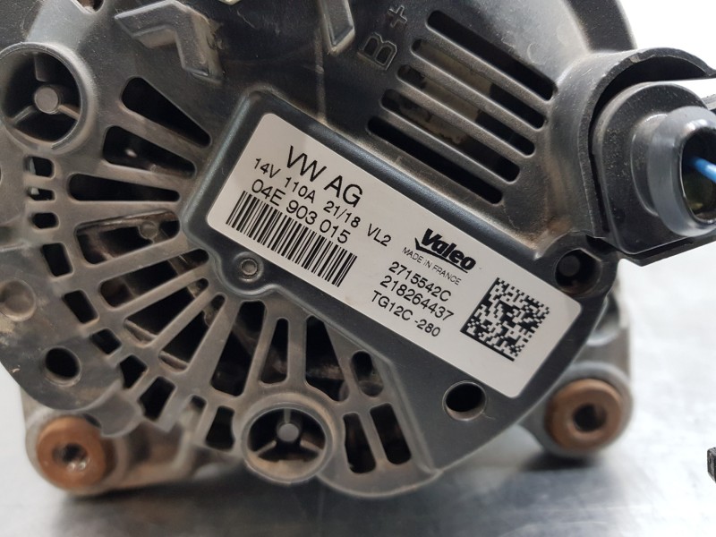 Recambio de alternador para volkswagen polo life referencia OEM IAM 04E903015  