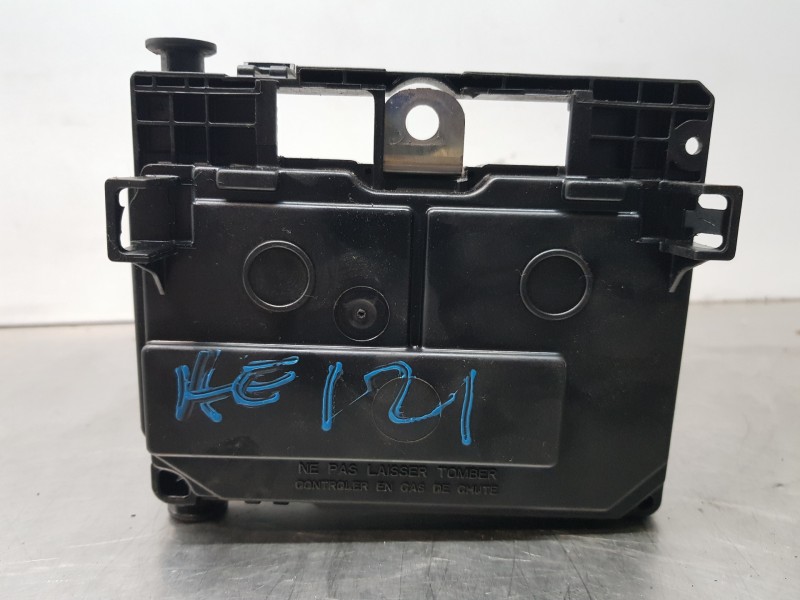 Recambio de caja reles / fusibles para citroen c4 berlina exclusive referencia OEM IAM 9661682780  
