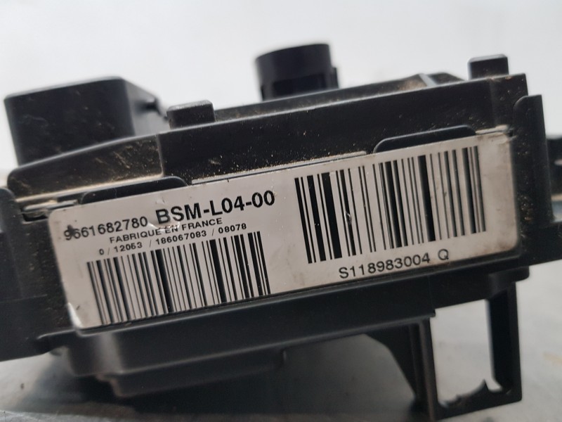 Recambio de caja reles / fusibles para citroen c4 berlina exclusive referencia OEM IAM 9661682780  