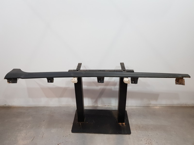 Recambio de faldon lateral para seat arona style referencia OEM IAM 6F9853852  