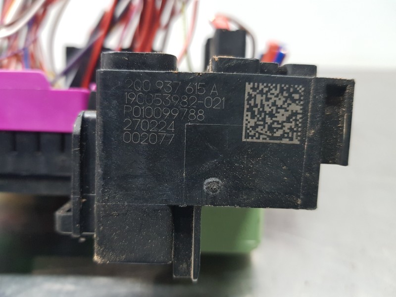 Recambio de caja reles / fusibles para seat arona style referencia OEM IAM 2Q0937615A  