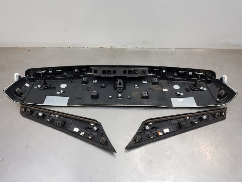 Recambio de aleron trasero para peugeot 2008 (p2) allure puretech referencia OEM IAM 983285521T 9825814080 