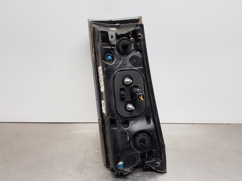 Recambio de piloto trasero izquierdo interior para peugeot 2008 (p2) allure puretech referencia OEM IAM 9825957580 FR26950132 