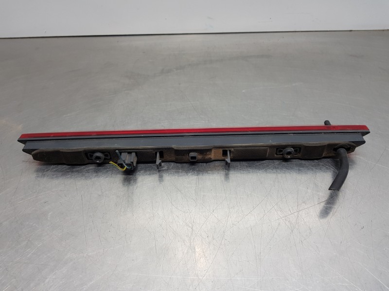 Recambio de luz central de freno para peugeot 2008 (p2) allure puretech referencia OEM IAM 9688016380 9836561780 