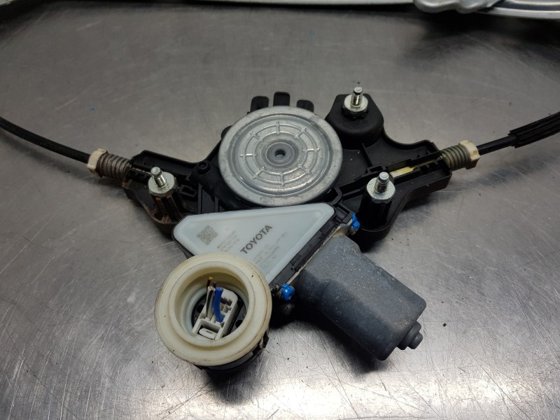 Recambio de elevalunas delantero izquierdo para toyota corolla touring sports (e21) hybrid referencia OEM IAM 6982002741  