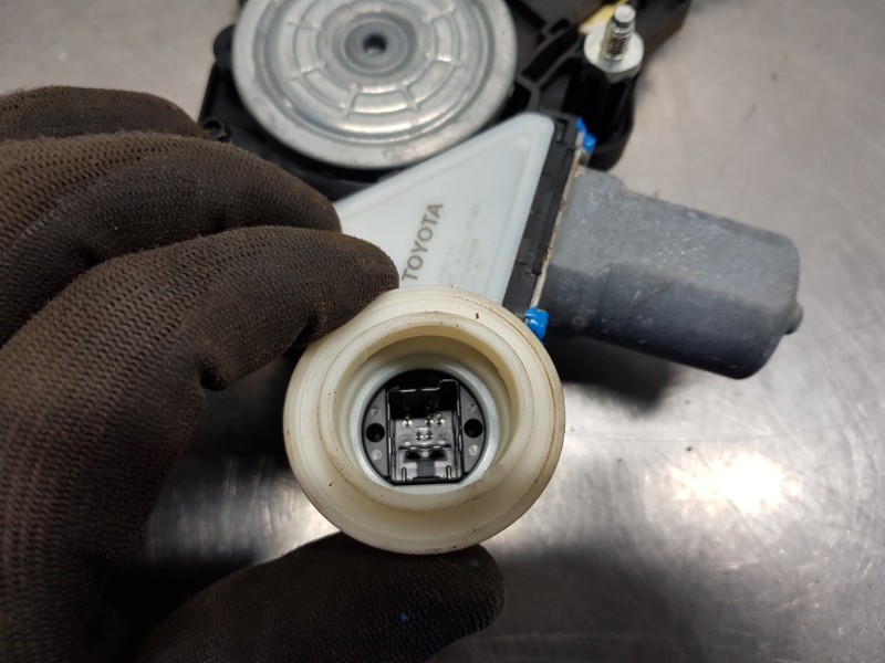 Recambio de elevalunas delantero izquierdo para toyota corolla touring sports (e21) hybrid referencia OEM IAM 6982002741  