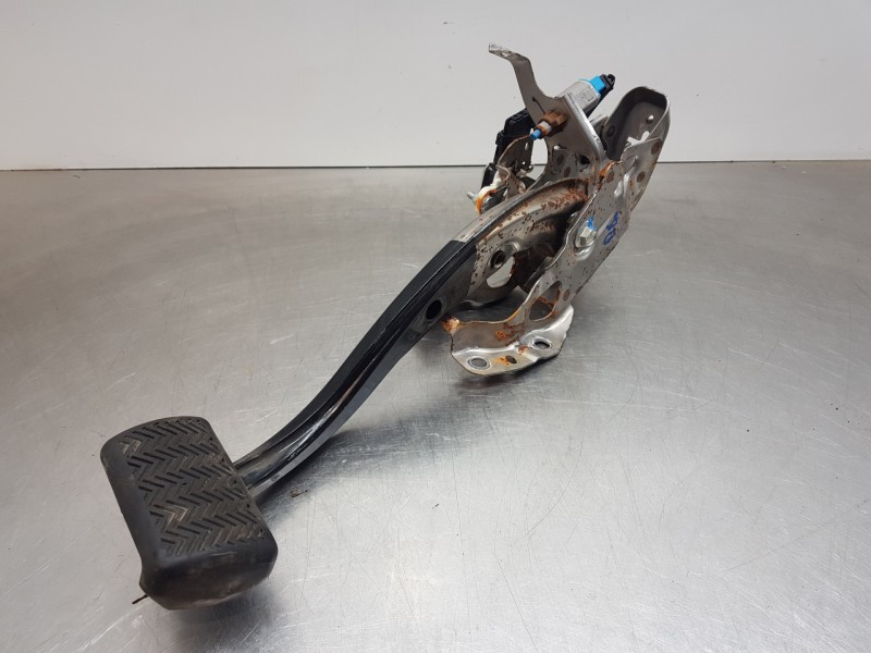 Recambio de pedal embrague para toyota corolla touring sports (e21) hybrid referencia OEM IAM 8951047040  
