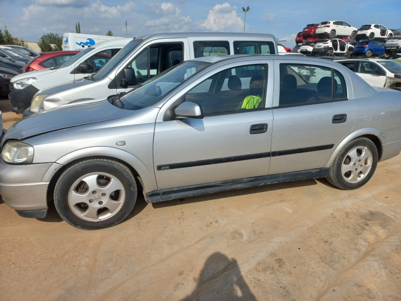 opel astra g berlina del año 2001