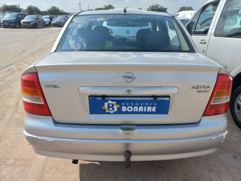 opel astra g berlina del año 2001