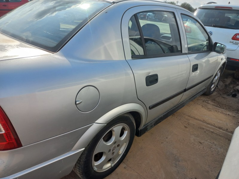 opel astra g berlina del año 2001