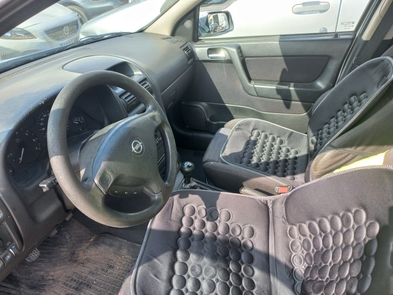opel astra g berlina del año 2001