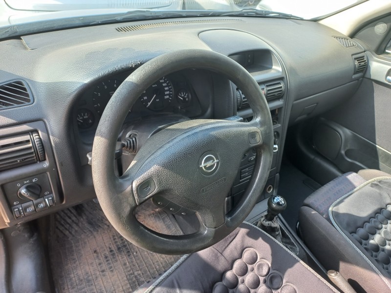 opel astra g berlina del año 2001