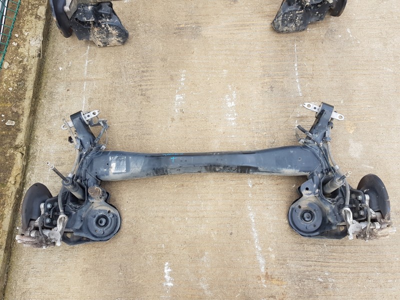 Recambio de puente trasero para peugeot 308 active referencia OEM IAM 1610186280  