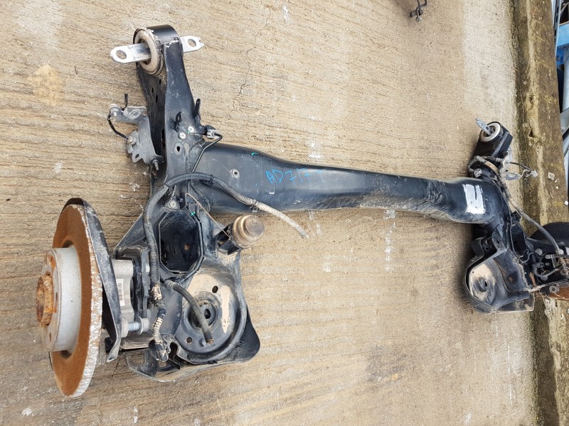 Recambio de puente trasero para peugeot 3008 allure referencia OEM IAM 9833974980  