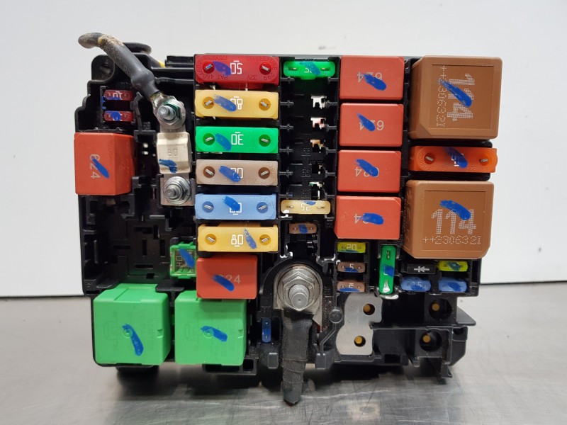 Recambio de caja reles / fusibles para peugeot 2008 (p2) allure puretech referencia OEM IAM 9804848480  