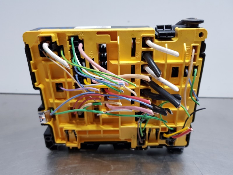 Recambio de caja reles / fusibles para peugeot 2008 (p2) allure puretech referencia OEM IAM 9804848480  