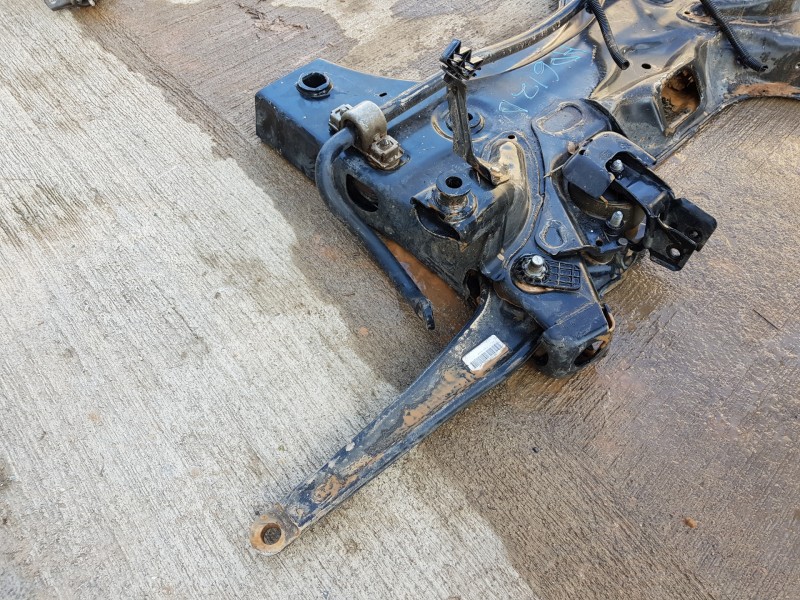 Recambio de puente delantero para citroen spacetourer autobus referencia OEM IAM 9839404980  