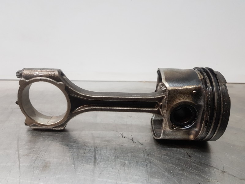 Recambio de biela para hyundai tucson tecno sky referencia OEM IAM 235102U000  