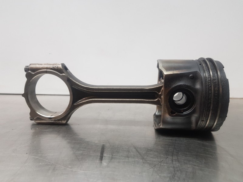 Recambio de biela para hyundai tucson klass referencia OEM IAM 235102U000  