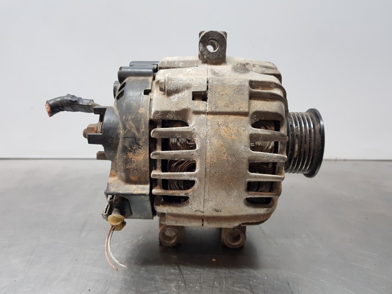 Recambio de alternador para opel meriva b enjoy referencia OEM IAM 13586366  