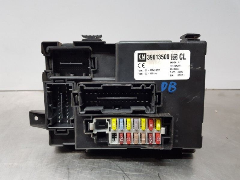 Recambio de caja reles / fusibles para opel meriva b enjoy referencia OEM IAM 39013500  