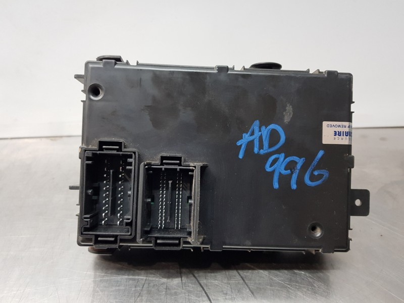 Recambio de caja reles / fusibles para opel meriva b enjoy referencia OEM IAM 39013500  