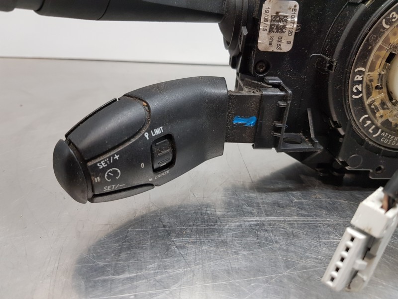 Recambio de mando multifuncion para peugeot 208 bluehdi referencia OEM IAM 98081771ZD  