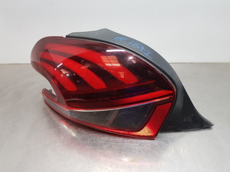 Recambio de piloto trasero izquierdo para peugeot 208 bluehdi referencia OEM IAM 9810343080  