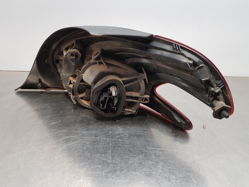 Recambio de piloto trasero izquierdo para peugeot 208 bluehdi referencia OEM IAM 9810343080  